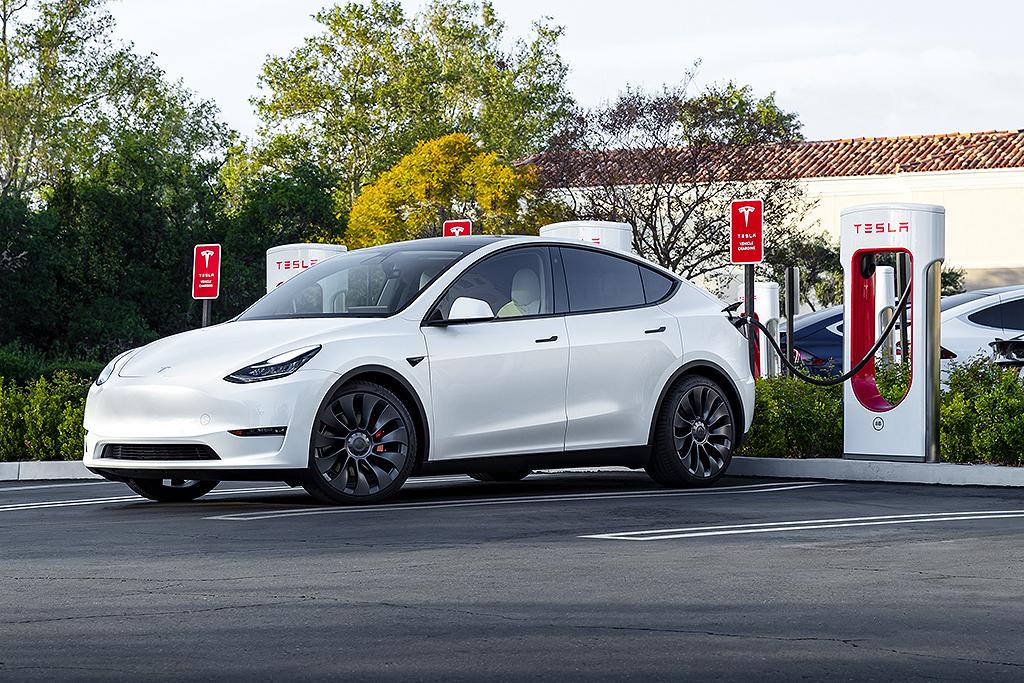 Tesla opens up 30 Superchargers to other brands